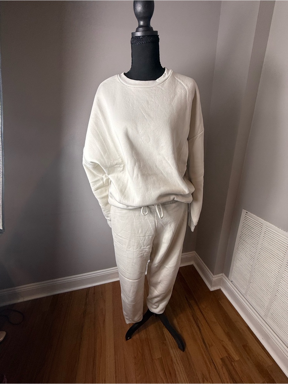 Zenana Outfitters Cream Crewneck Sweatshirt